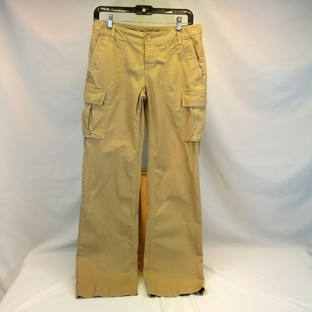Women's size 4 Banana Republic khaki cargo pants